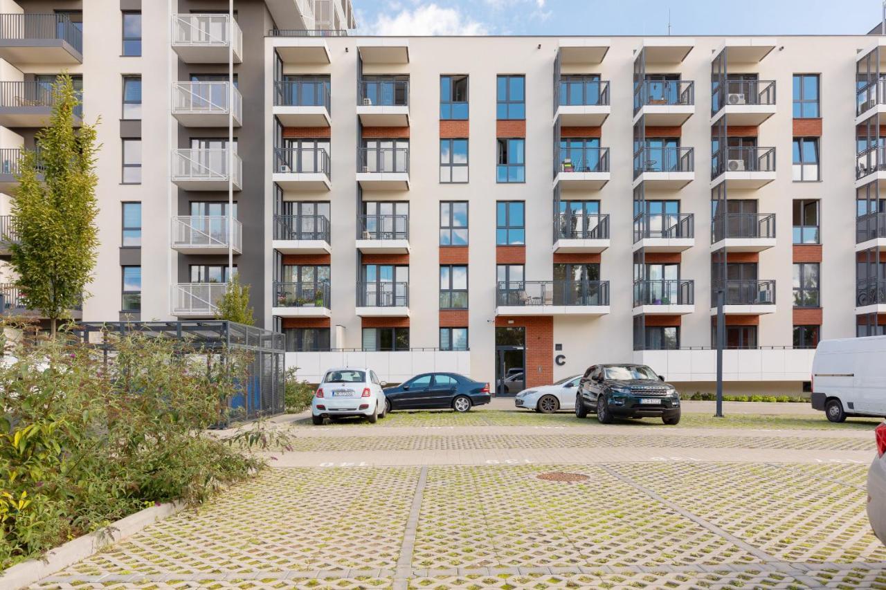 Apartment With Balcony & Parking Near Manufaktura Lodz By Renters Prestige Bagian luar foto